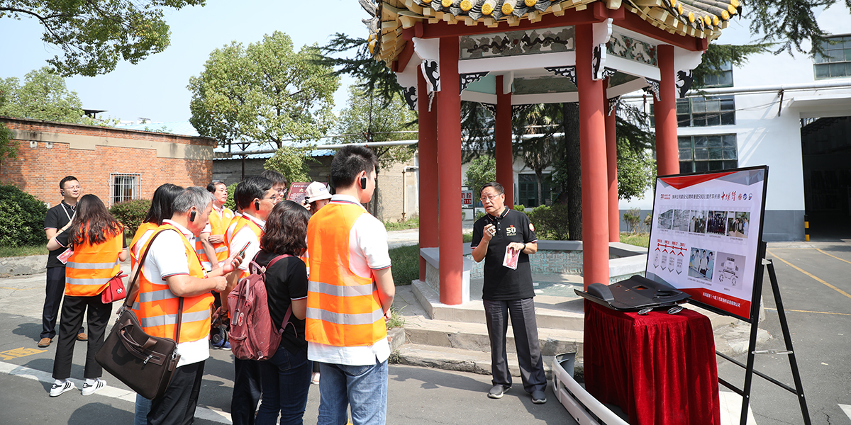 東風延鋒(十堰)汽車(che)飾件係(xi)統有(yǒu)限(xian)公(gōng)司原副總經(jing)理(li)杜朝陽(yáng)講述六角亭的(de)故事